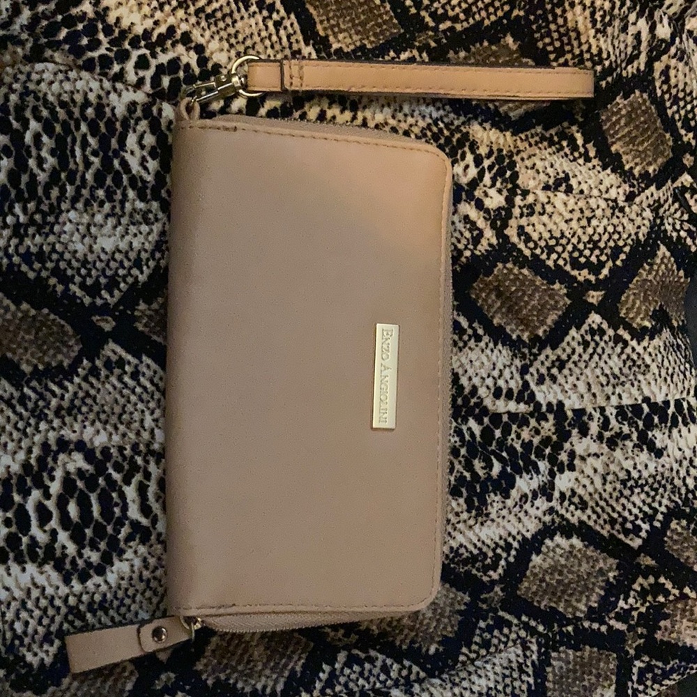Beige Enzo Angiolini wallet